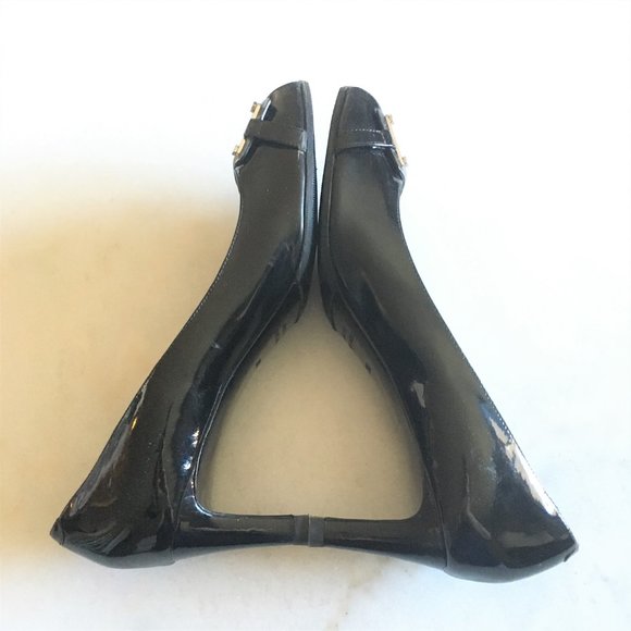 Marc Jacobs black peep toe high heel pump shoes, size 9.5, silver logo plate - Picture 10 of 10